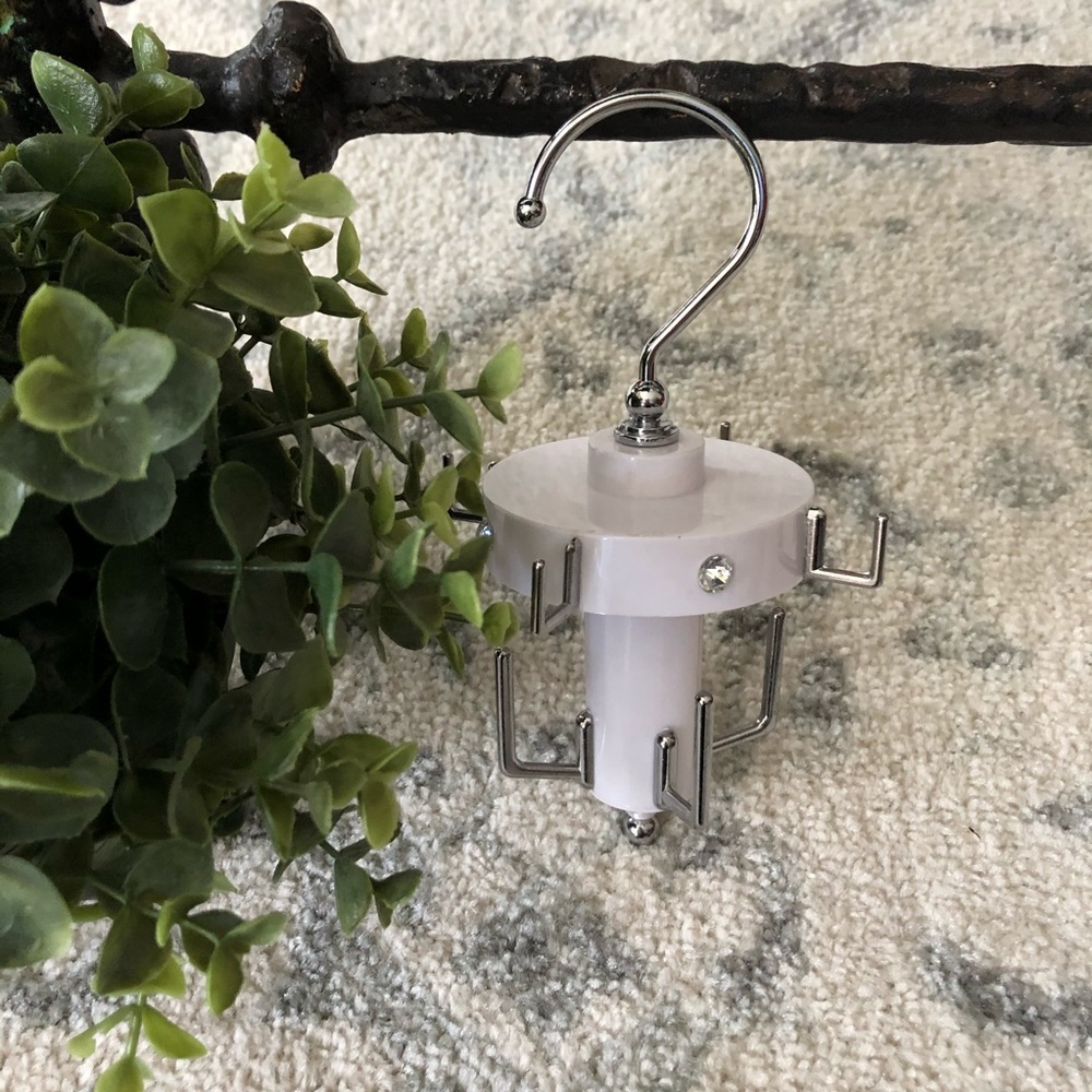 Belt/Necklace Swivel Hanger